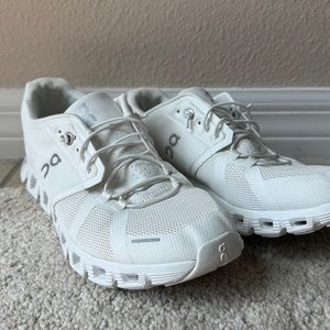 On Cloud 5 White Running Walking Shoes Sneakers / Size 9